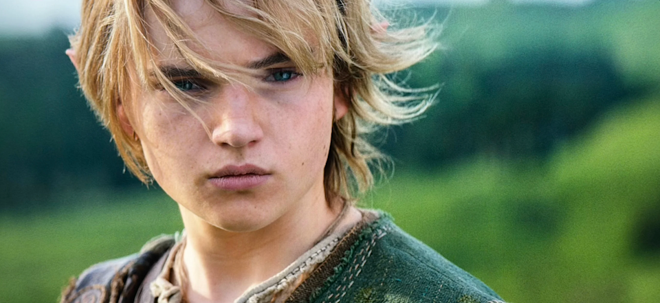 Benjamin Evan Ainsworth as Link.